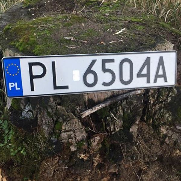 Znaleziono tablicę rejestracyjna