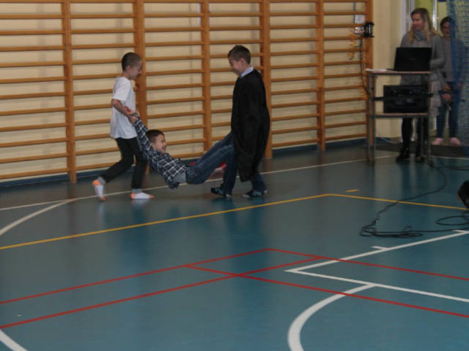 „Kot w butach” w Szkole Podstawowej w Dąbczu