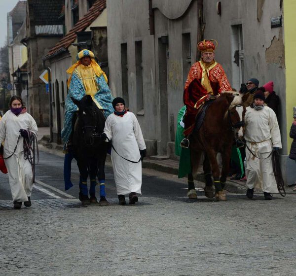  Orszak Trzech Króli przeszedł ulicami Rydzyny