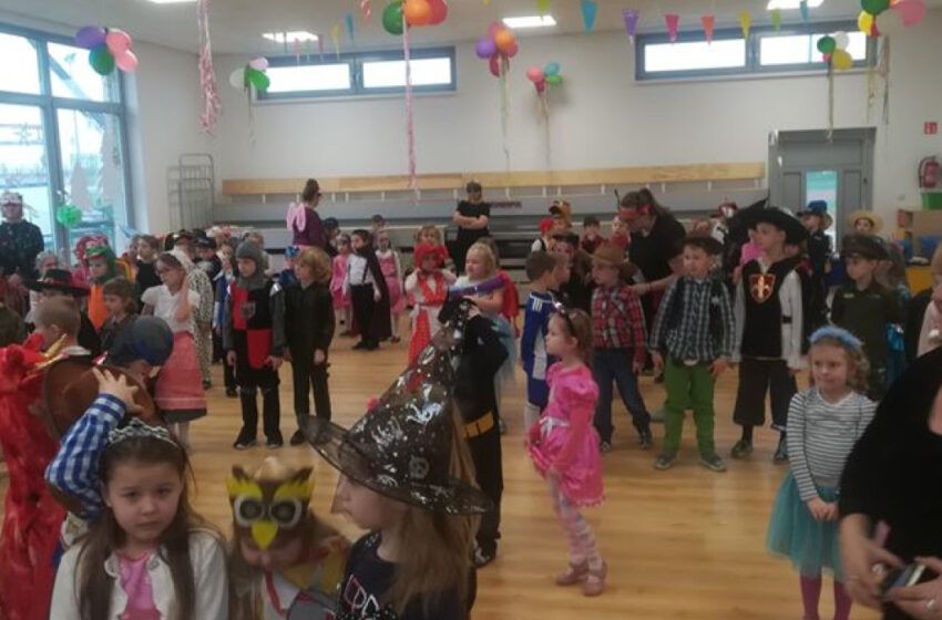  Bal karnawałowy w przedszkolu Kolorowy wiatraczek