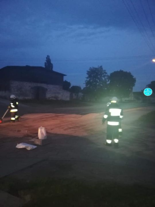 Plama oleju w Dąbczu