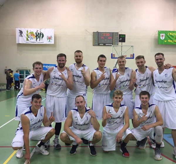  Rycerze wygrywają mecz na szczycie