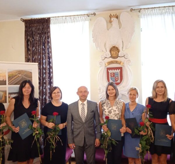  Siedem awansów nauczycieli
