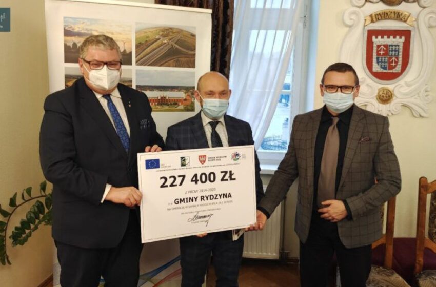  Umowa na dofinasowanie przebudowy drogi ul. Jana Pawła II podpisana