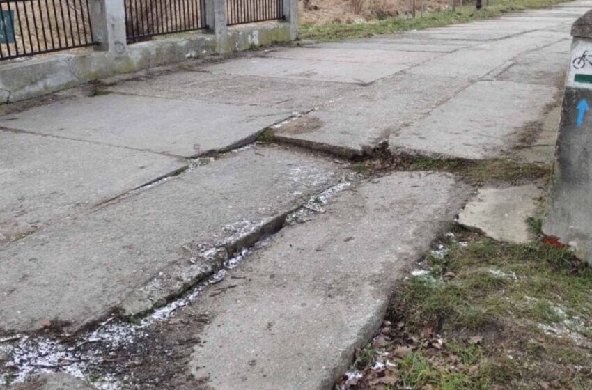  Zapadnięte płyty na alei Sułkowskiego