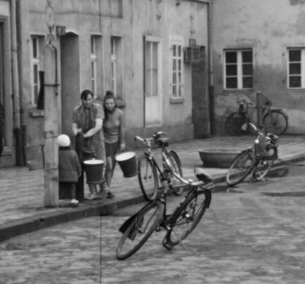  Czarno – biała Rydzyna z dawnych lat [VIDEO]