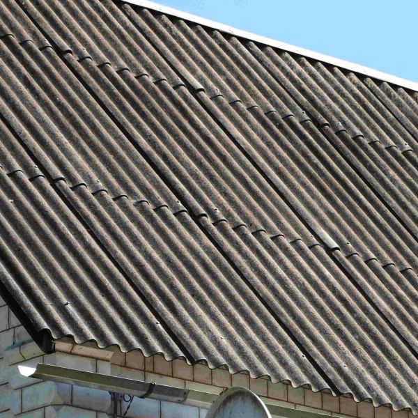 Wsparcia na wymianę pokrycia dachu wykonanego z wykorzystaniem wyrobów zawierający