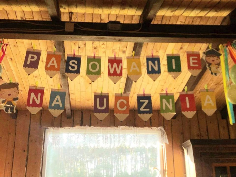 Pasowanie uczniów klas pierwszych ze Szkoły Podstawowej im. Tadeusza Łopuszańskieg
