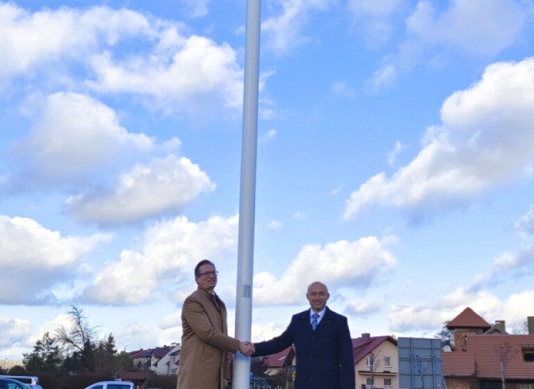  „Pod Biało-Czerwoną” nowy maszt w Rydzynie