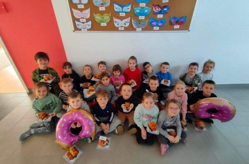  WESOŁE DNI W KOLOROWYM WIATRACZKU
