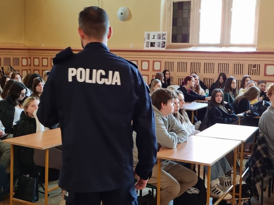 Z LICEALISTAMI O SŁUŻBIE W POLICJI