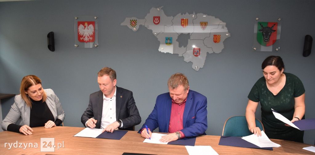 W Starostwie Powiatowym w Lesznie gościli przedstawiciele klubów sportowych