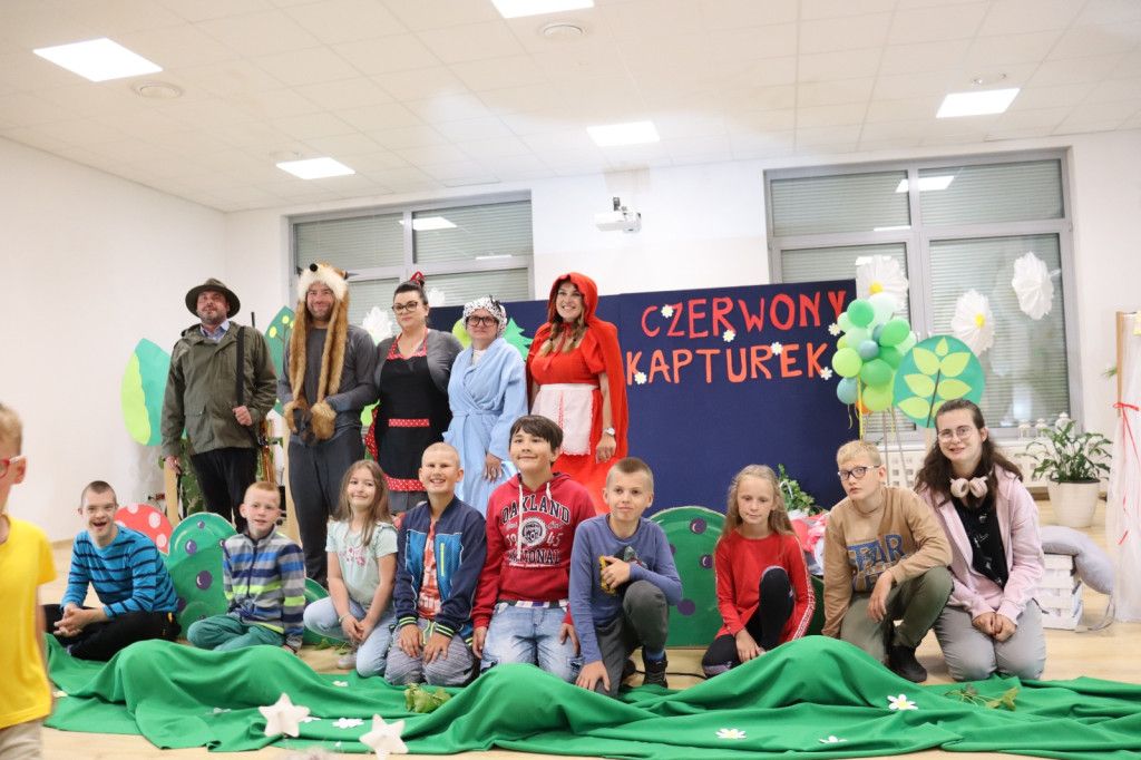 „Czerwony Kapturek” w Kolorowym Wiatraczku