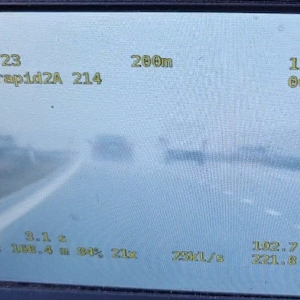 W RZĘSISTYM DESZCZU PĘDZIŁ BLISKO 200KM/H