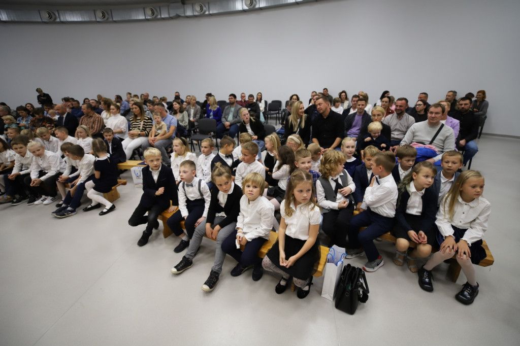 Uroczyste pasowanie na uczniów klas I w Rydzynie