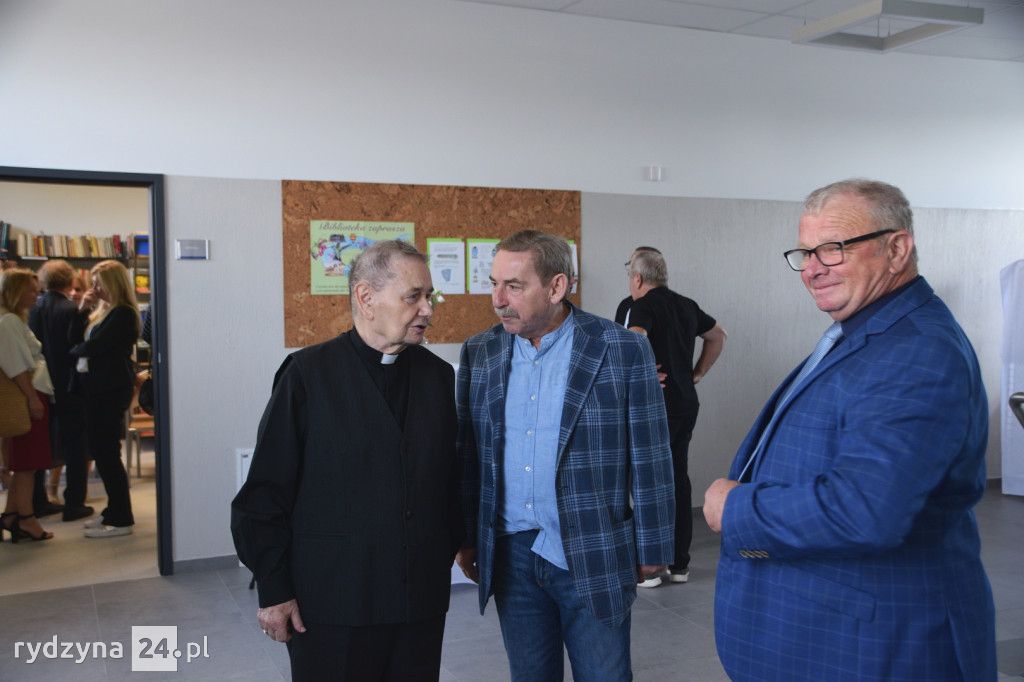 Uroczyste otwarcie Szkoły Podstawowej w Dąbczu w gminie Rydzyna