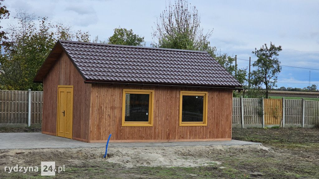 W Augustowie zamontowano wiatę rekreacyjną