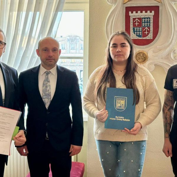 W gminie Rydzyna podpisano umowy z 8 klubami