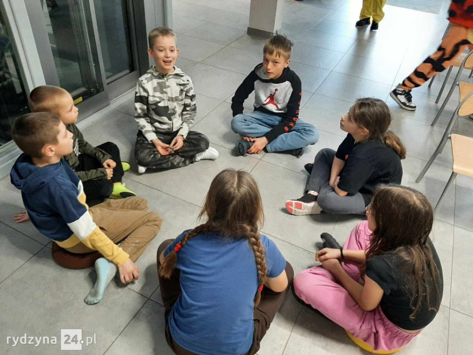 Imieniny Zucha – Co Dzieje się w Szkole Podstawowej w Dąbczu Tylko Raz na 4 Lata?