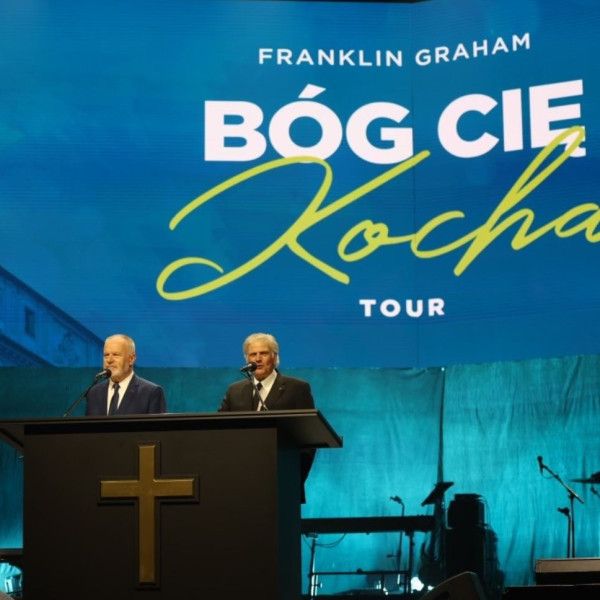 Franklin Graham i Samaritan’s Purse dostarczyło pomoc o wartości 1 mld zł dl