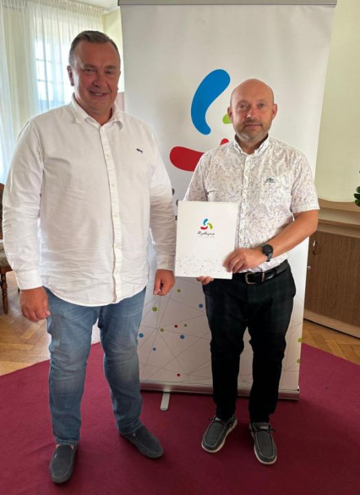 Podpisano Umowę na Remont Budynku Komunalnego w Dąbczu – Gmina Rydzyna