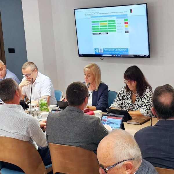 Powiat Leszczyński wspiera zakup mikrobusa dla OSP Dąbcze – dofinansowanie 50 tys.