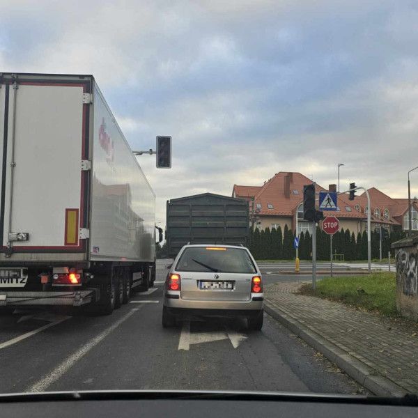 Niebezpieczeństwo na skrzyżowaniu: Awaria sygnalizacji w Kłodzie