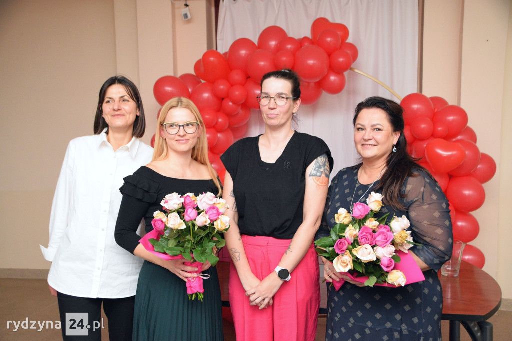 Różowe Skrzyneczki dla instytucji z gminy Rydzyna – gala w SOSW w Rydzynie