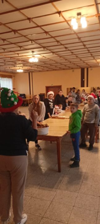 Piernikowe Szaleństwo w Kaczkowie: Wspólne Pieczenie Świątecznych Ciastek