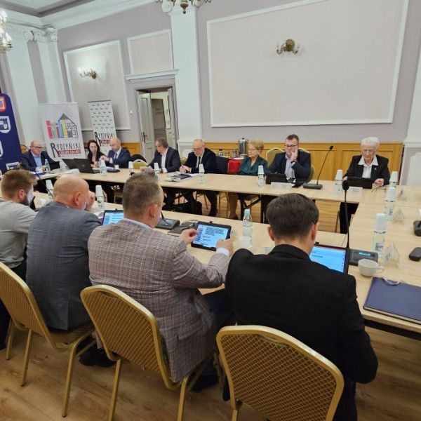 Radni Rydzyny przyjęli budżet gminy na 2025 rok – inwestycje i wydatki