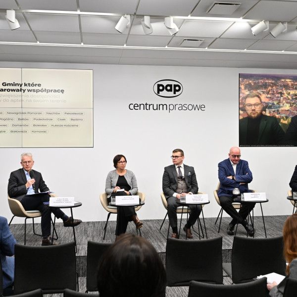 Samorządowcy przyłączają się do apelu: niemal 2 miliony Polaków nie ma apteki w g