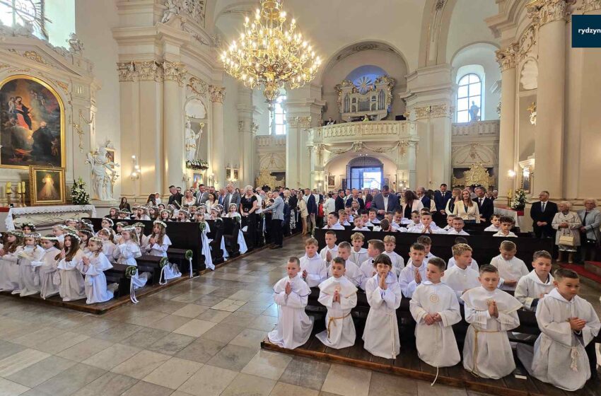 Pierwsza Komunia Święta w Rydzynie: dzieci z parafii św. Stanisława przeżyły wyjątkowy dzień duchowy